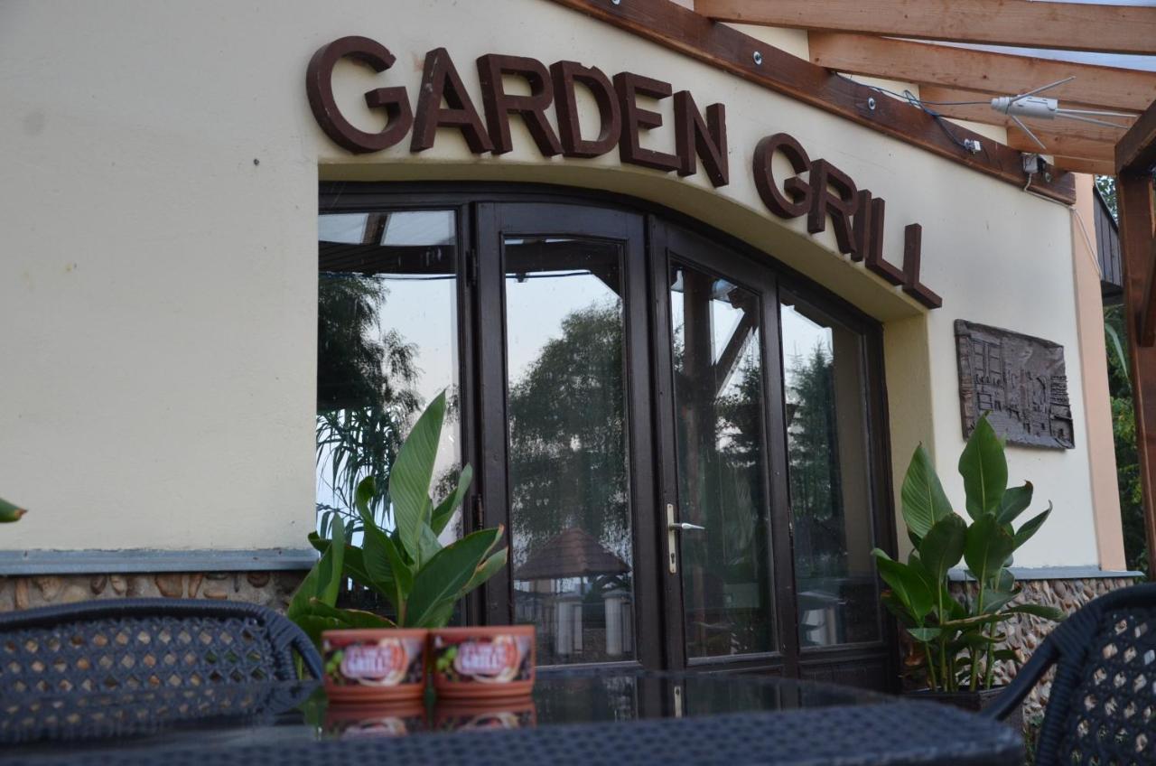 Garden Vendeghaz Mako Bed & Breakfast Bagian luar foto