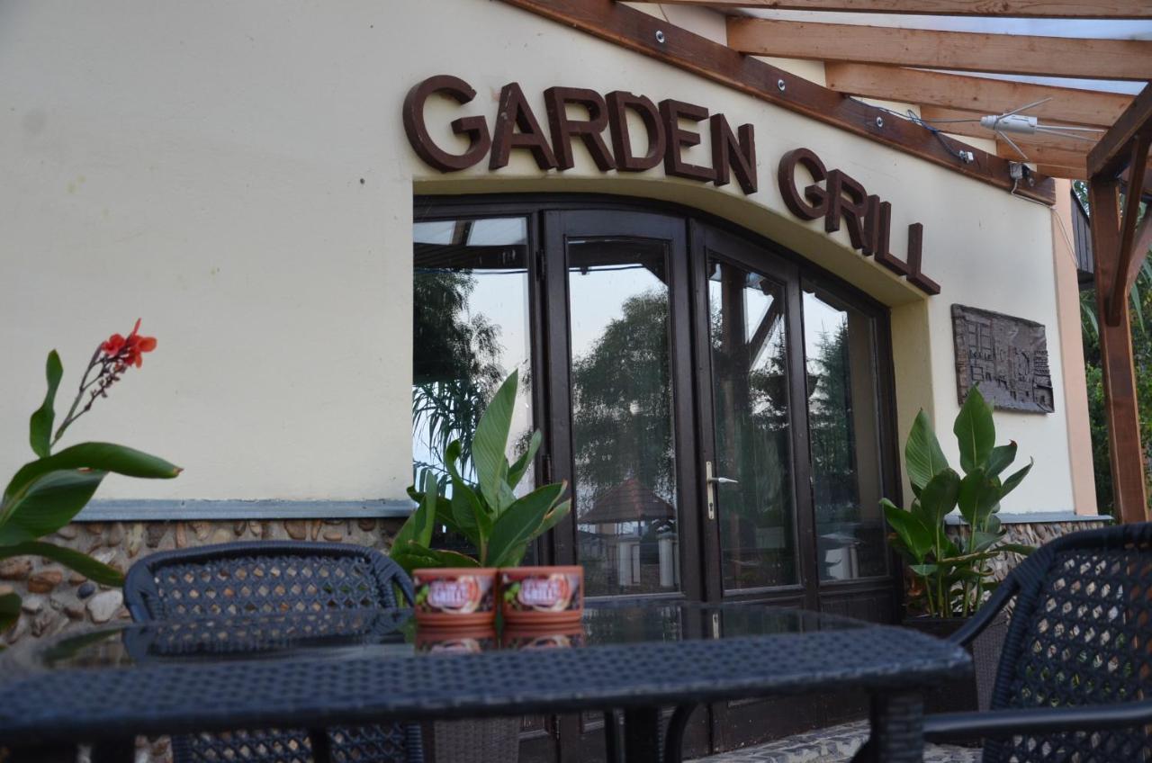 Garden Vendeghaz Mako Bed & Breakfast Bagian luar foto